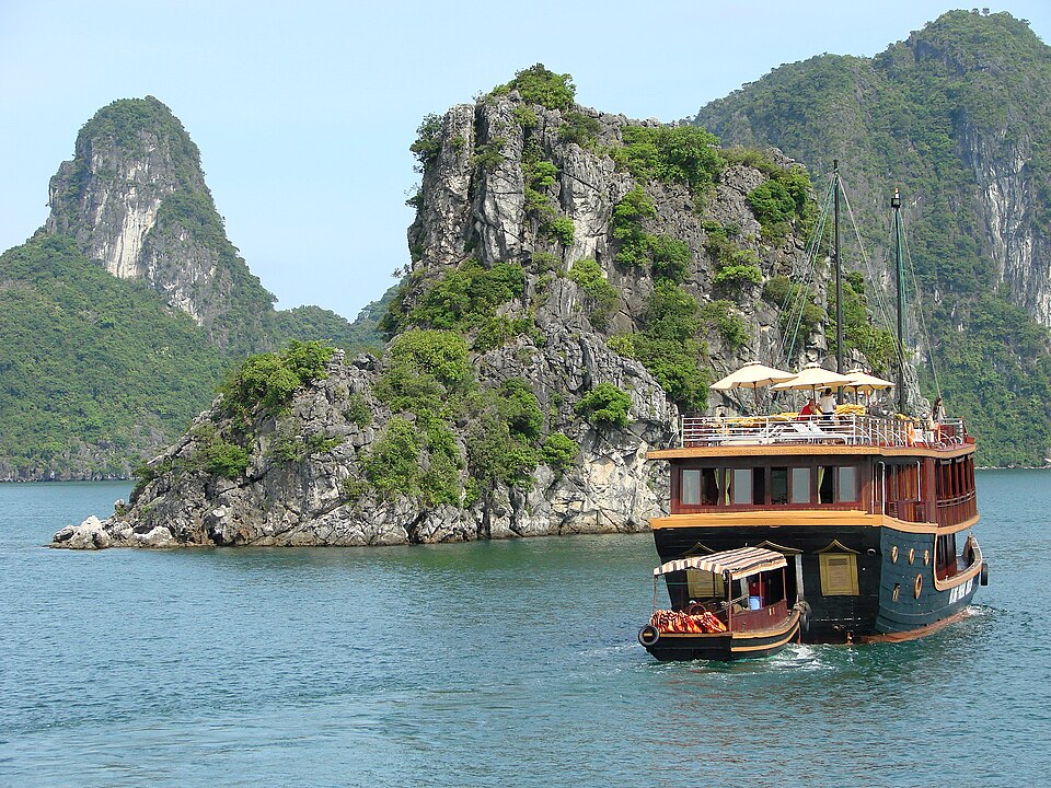 Home halong bay vietnam 01