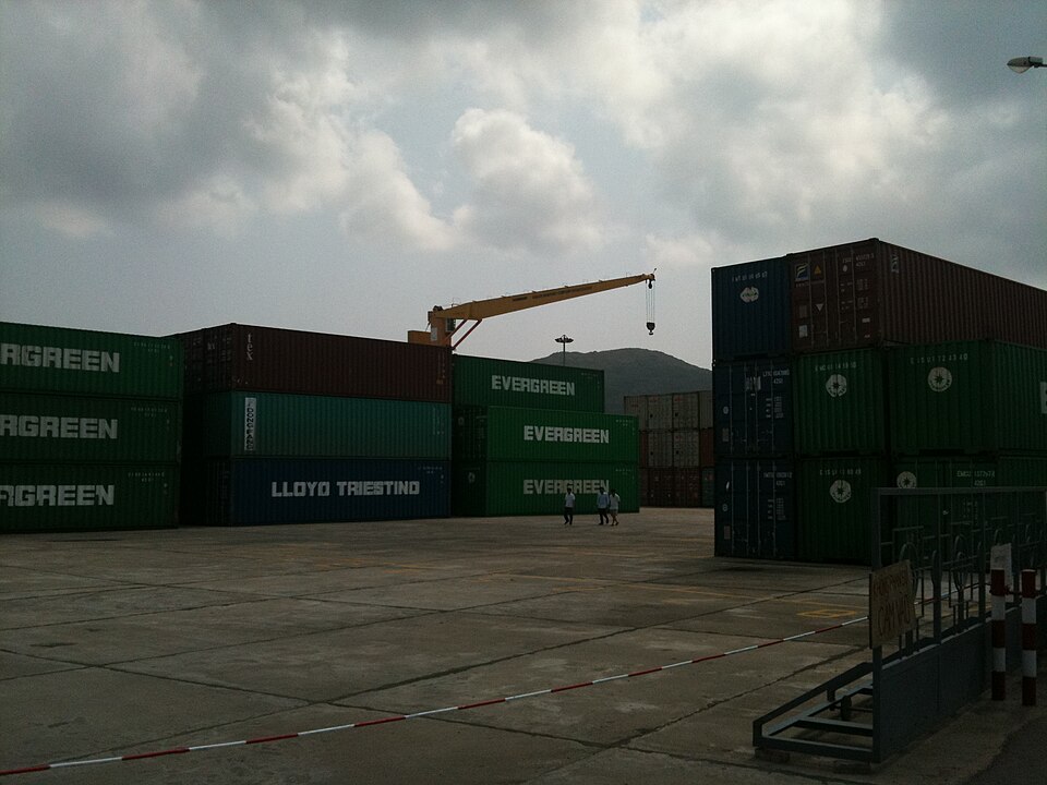 Home thi nai port containers